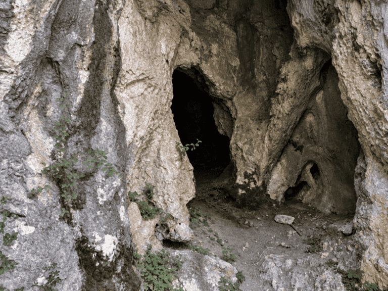 Grotta Celluca lungo il Fosso Ravi, in Sabina il rifugio del Racconto I di Verso Anabasi, di Dino Savaiano